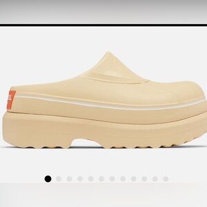 Sorel Platform Clogs Shoes in Pale Yellow